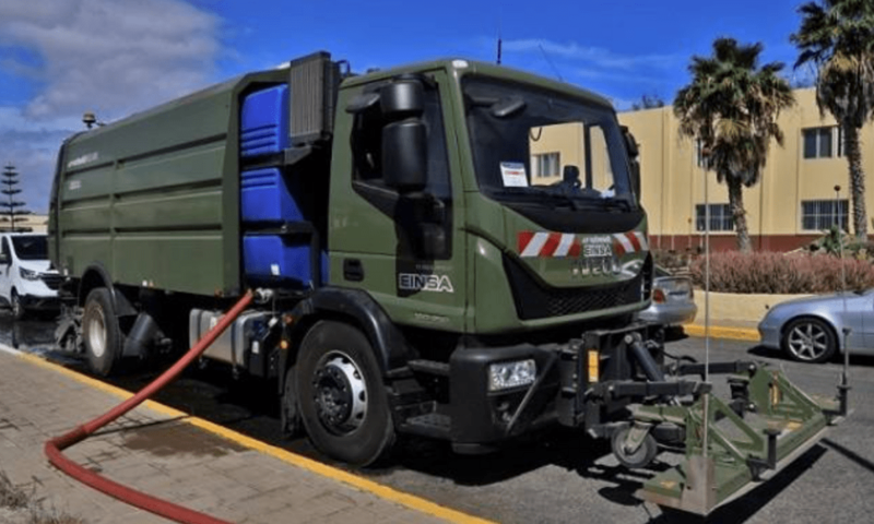 La nueva barredora suministrada por EINSA al Ala 46 /  Julio Maíz Defensa.com